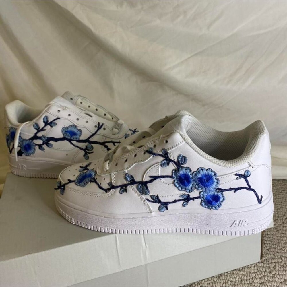 Nike Air Force 1 Custom Embroidered Blue Floral Sneakers Kids 4.5Y EUC - Picture 9 of 14